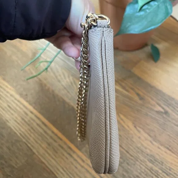 Coach Tan Wristlet - Crossgrain Leather w/Chain. - Picture 4 of 10